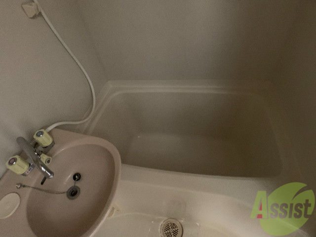 バス・シャワールーム　綺麗な浴室です。１日の疲れを癒すのに最適ですね。