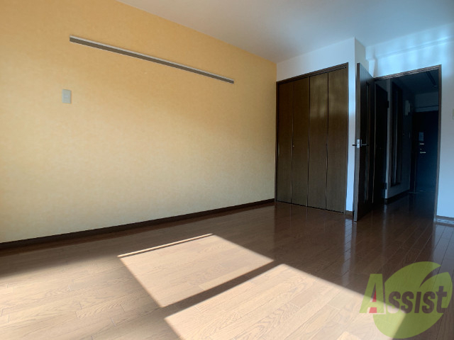 その他部屋・スペース　寝室のお写真です。陽の光が気持ちいいですね。