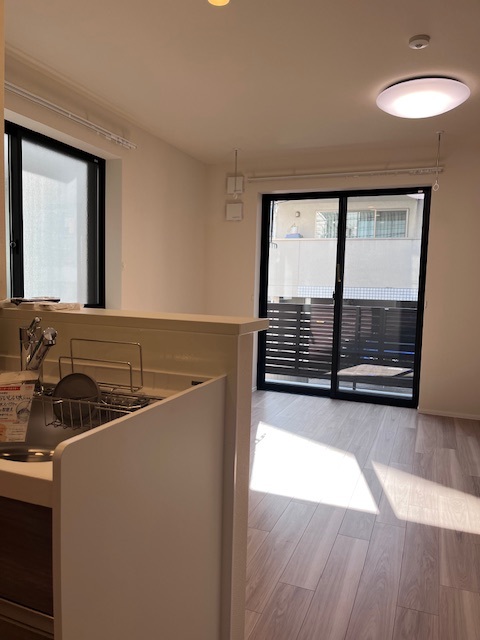 居室・リビング　2面採光のリビング♪