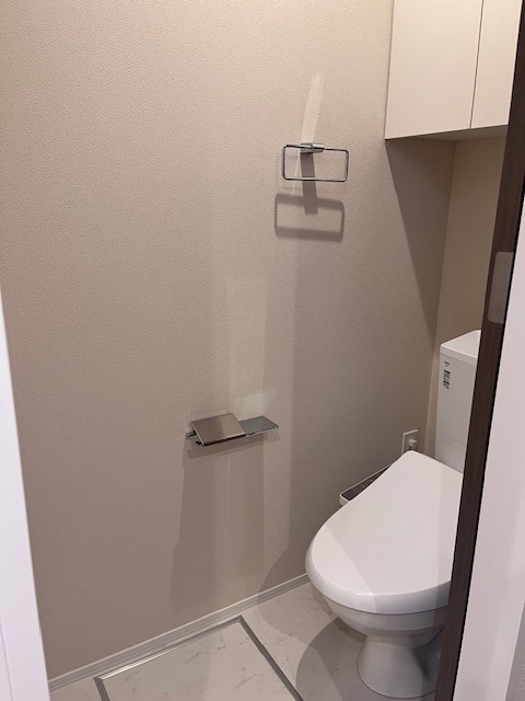 トイレ　収納付きが嬉しい♪ウォシュレットトイレ