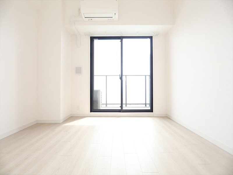 バルコニー　洋室6.6帖　エアコン完備　クローゼット付　バルコニー