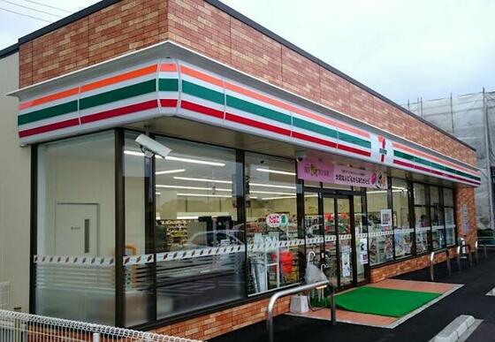 コンビニ　セブンイレブン金沢直江町店（コンビニ）まで573m