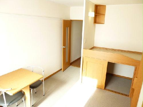 その他部屋・スペース　奥、造り付ベッド下部は収納になっています♪