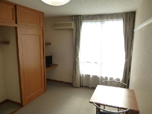 居室・リビング　約8帖の洋室です♪