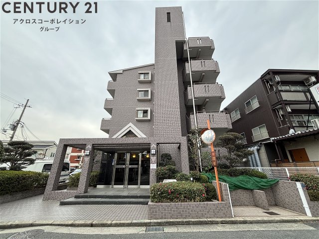 建物外観　宅配BOX付きで不在時も便利！