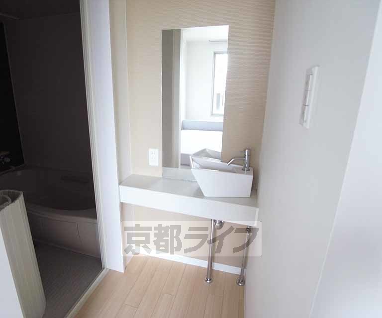 洗面設備　清潔感のある洗面所です・