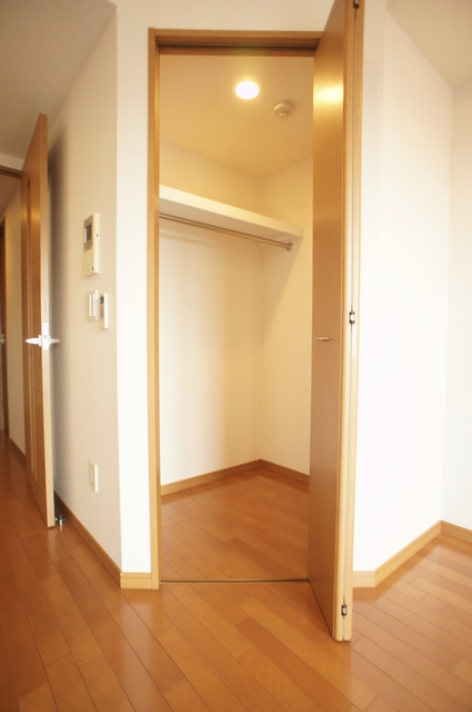 収納　奥行のあるウォークインクローゼットならお荷物多い方でも安心☆