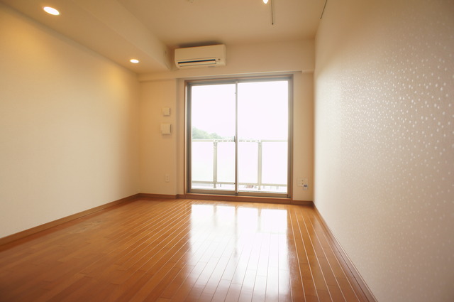 居室・リビング　明るい雰囲気で暮らしやすい！優しい質感の室内がオススメ☆