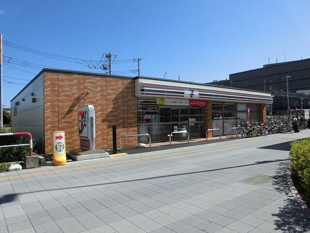 コンビニ　セブンイレブン岩槻駅西口店（コンビニ）まで655m