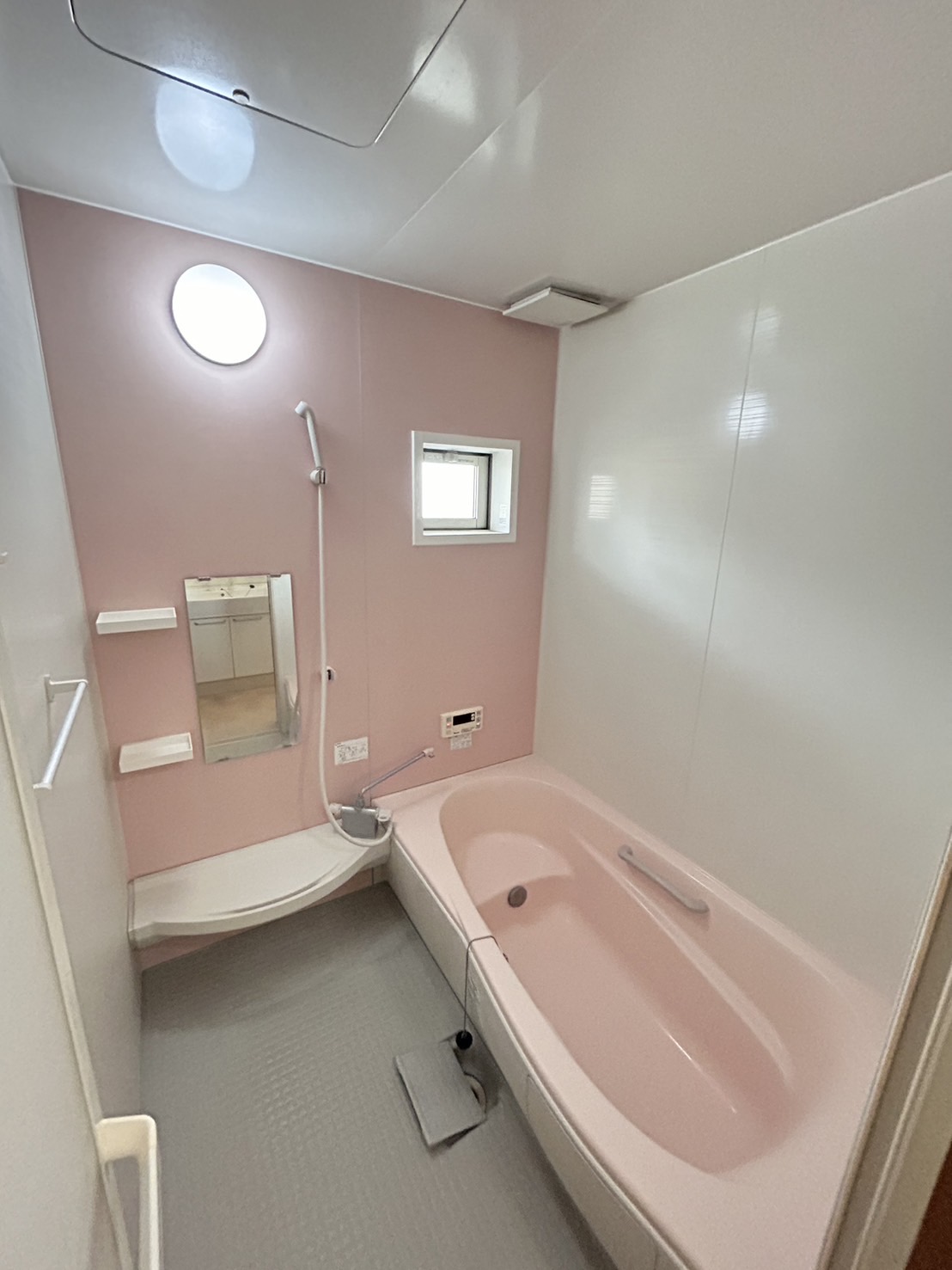 バス・シャワールーム　お風呂一坪！足を伸ばして入浴出来そうです^^