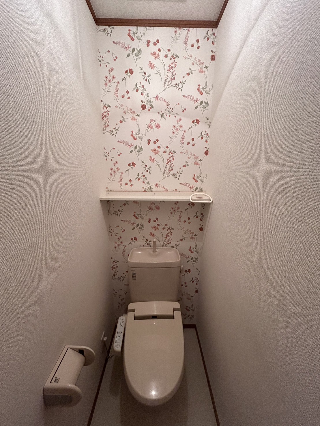 トイレ　アクセントクロス使用