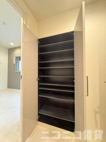 玄関　モデルルームイメージのため、現況を優先いたします。