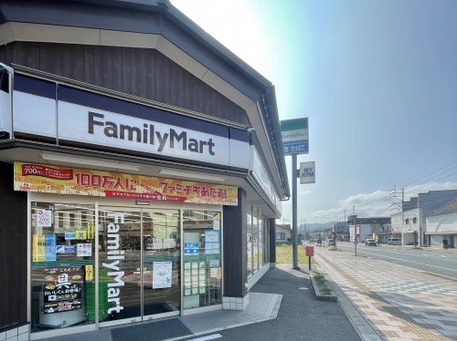 コンビニ　ファミリーマート 武雄温泉駅前通り店（コンビニ）まで489m