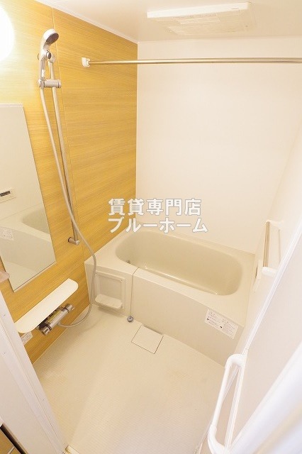 バス・シャワールーム　浴室乾燥機・追炊き機能付きのお風呂！