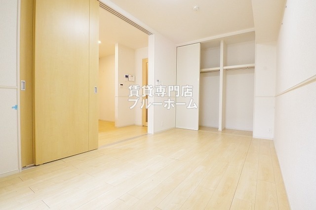 その他部屋・スペース　6.8帖の明るい洋室！