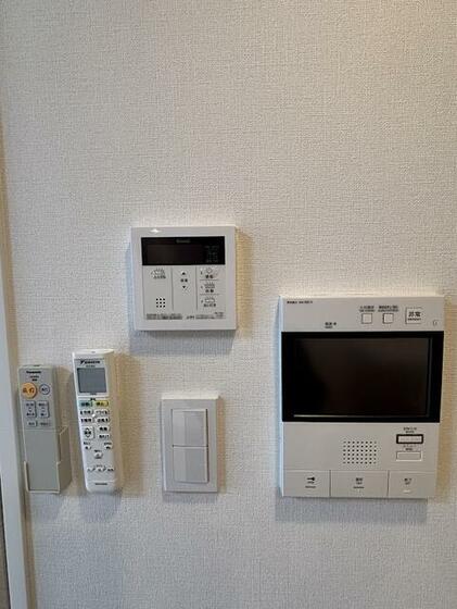 その他設備　モニタ付きインターホン　　給湯設備