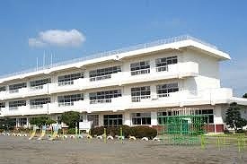 小学校　岡部西小学校（小学校）まで800m