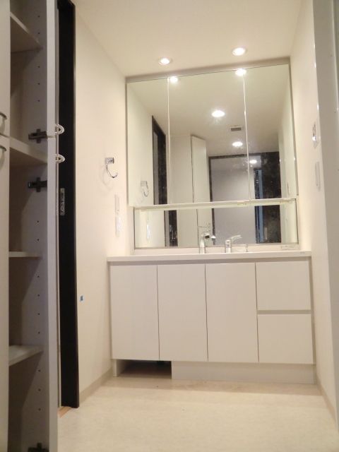 洗面設備　※同タイプ住戸参考写真　現況優先