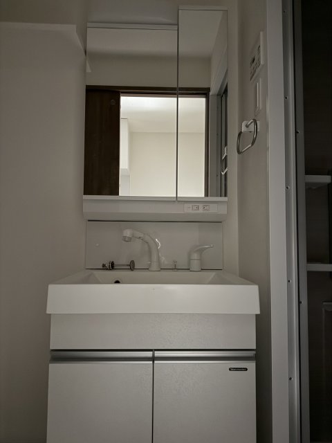 洗面設備　同物件別号室のものです。