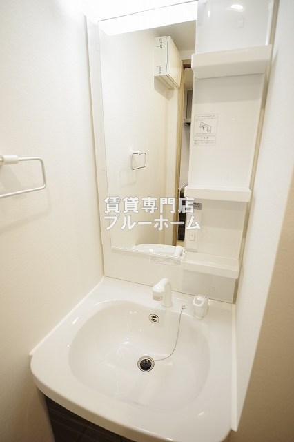洗面設備　洗面所も収納豊富！