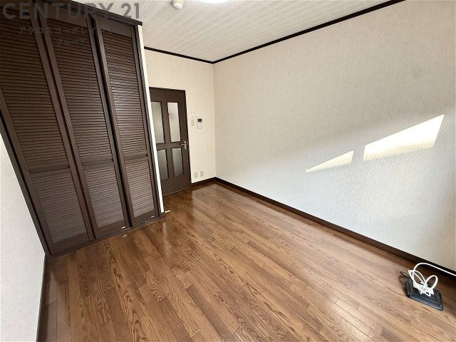 居室・リビング　エアコン付き6帖の洋室です♪