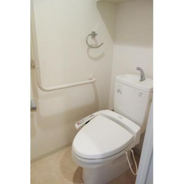 トイレ　※写真は同タイプ住戸です。