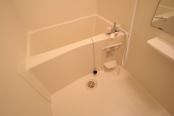 バス・シャワールーム　※別部屋の写真です