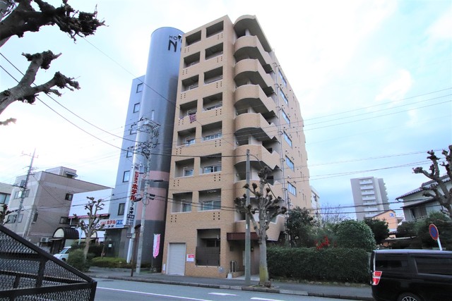 建物外観　熊谷駅徒歩５分のオートロック付きマンション