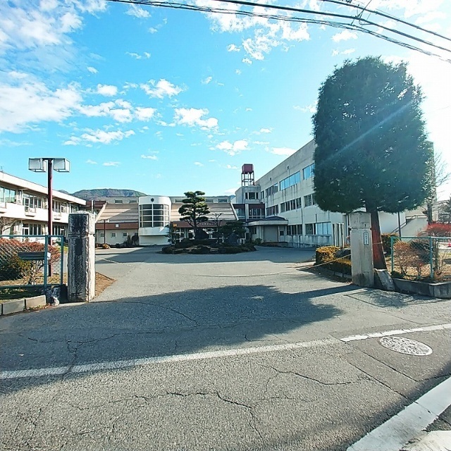 小学校　松本市立岡田小学校（小学校）まで737m