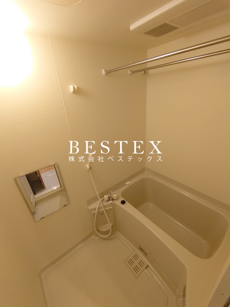 バス・シャワールーム　※同建物内・別タイプの参考写真です。