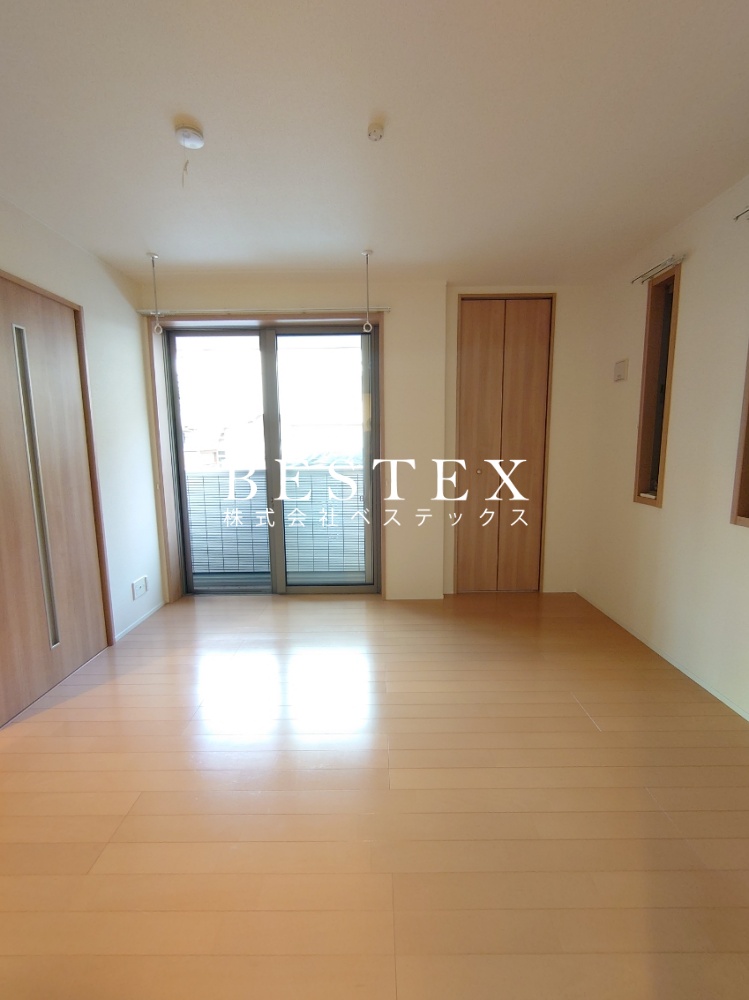 居室・リビング　※同建物内・別タイプの参考写真です。