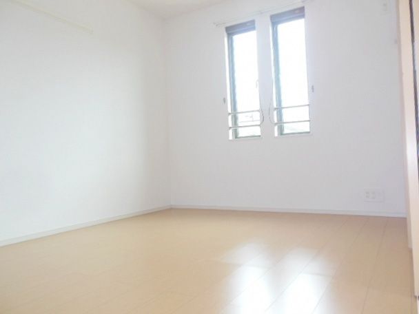 その他　★キレイなフローリングの洋室です★