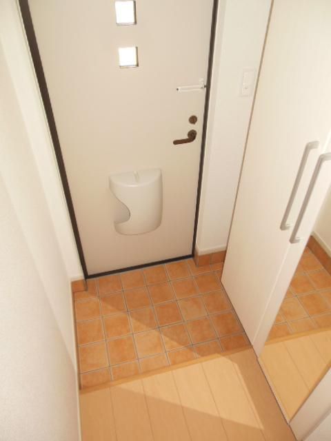 玄関　★オシャレなタイル張りの玄関です★