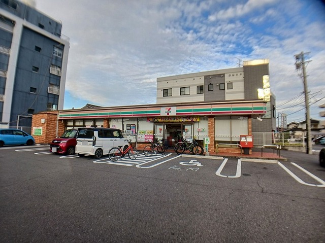 スーパー　セブンイレブン　花津留店（スーパー）まで250m