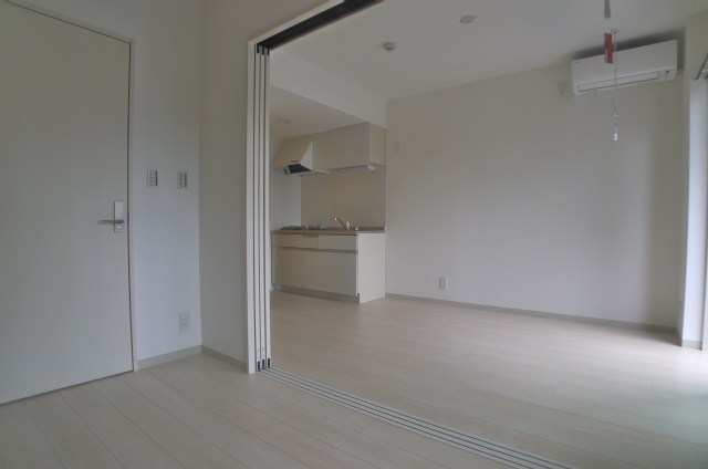 居室・リビング　別号室参考写真