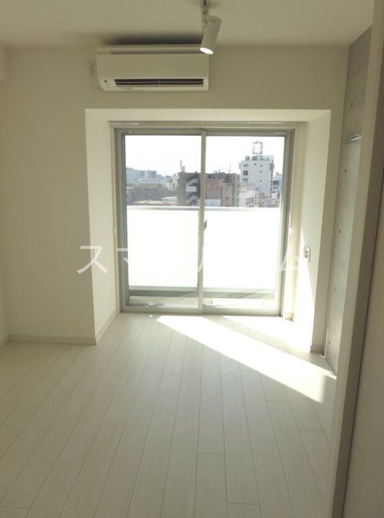 居室・リビング　別部屋参考写真となります。