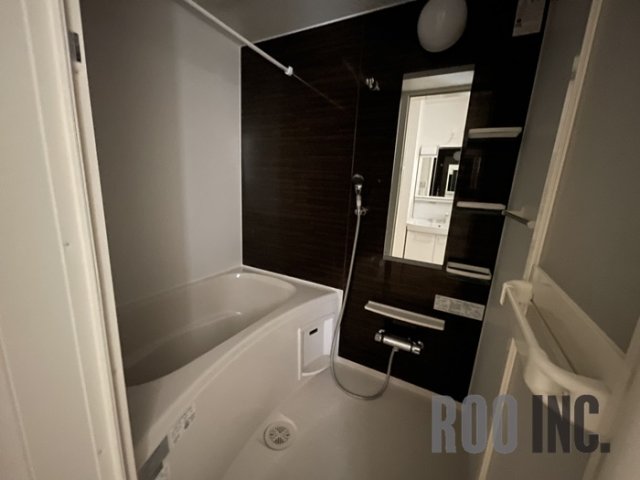 バス・シャワールーム　写真は反転のお部屋です