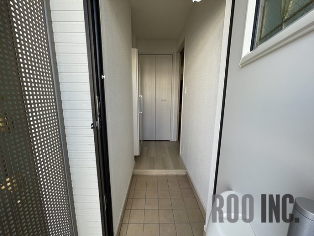 玄関　写真は反転のお部屋です