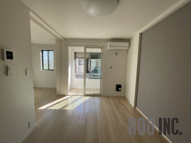 居室・リビング　写真は反転のお部屋です