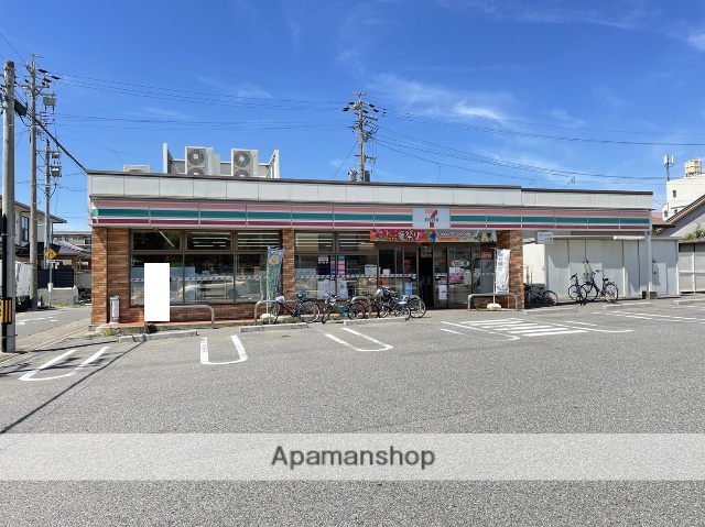 コンビニ　セブンイレブン（コンビニ）まで933m