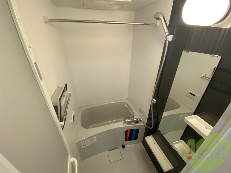 バス・シャワールーム　こちらはお風呂。一日の疲れをここで癒してください。