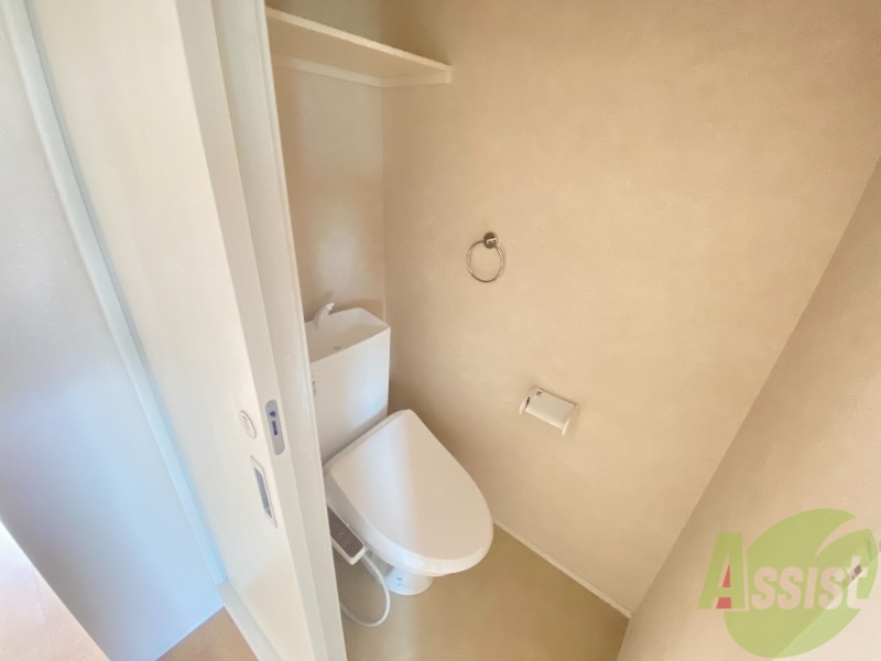 トイレ　ウォシュレット機能がついているので安心ですね。