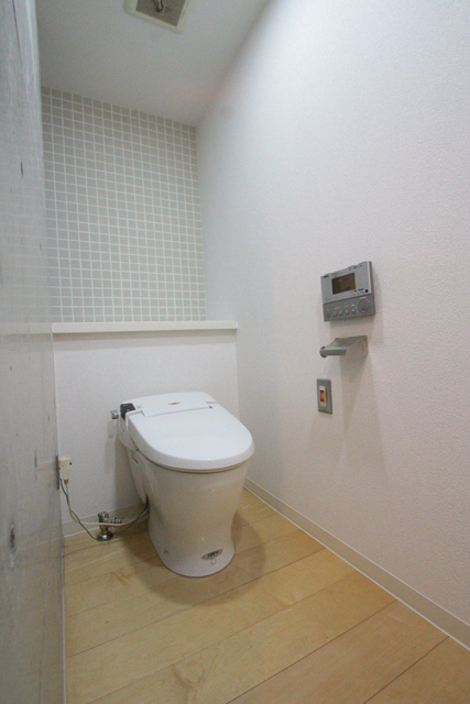 トイレ　※別室の参考写真の為、現況優先です。