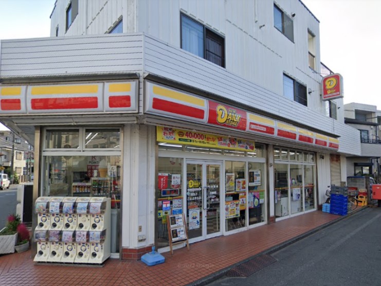 コンビニ　デイリーヤマザキ（コンビニ）まで445m