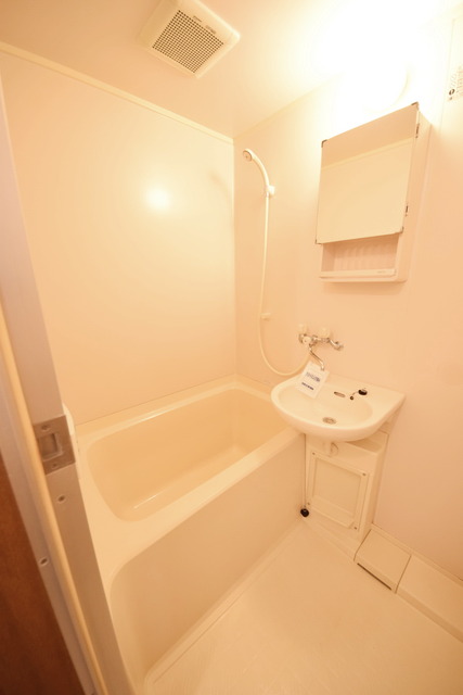 バス・シャワールーム　★ゆったりとしたバスルームで癒しのひと時を…★