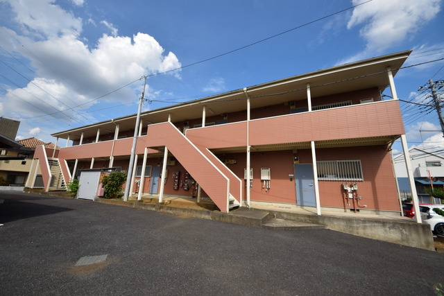 建物外観　★程よい緑に囲まれた、居心地のよい物件です★