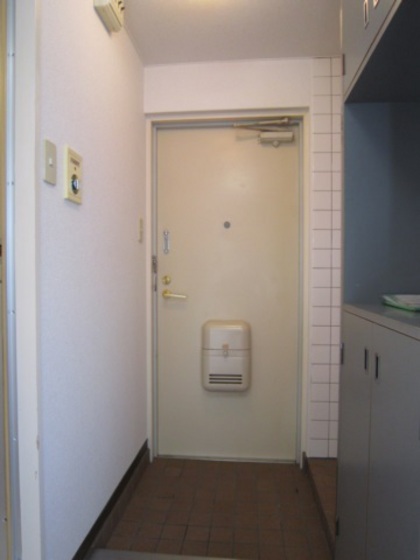 玄関　※掲載写真は同マンション別部屋参考写真となります。