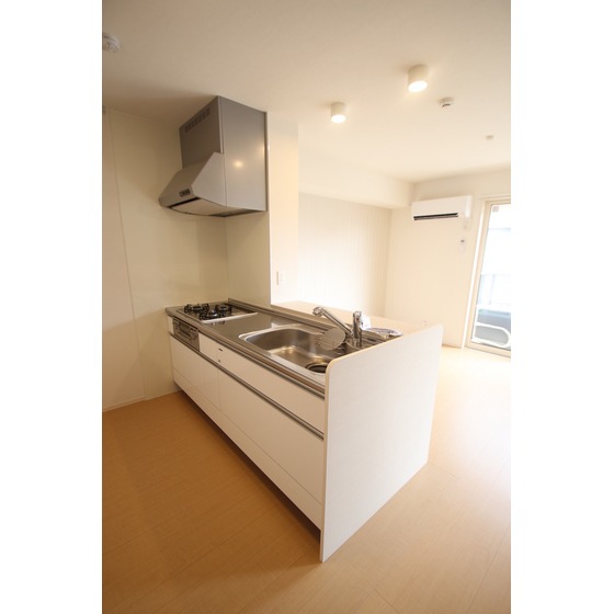 キッチン　３口ガスコンロ付きシステムキッチン♪