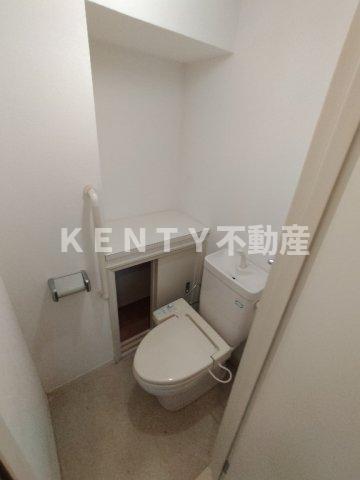 トイレ　落ち着いた色調のトイレです