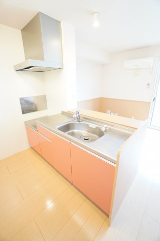 キッチン　※同物件・反転タイプの写真です。